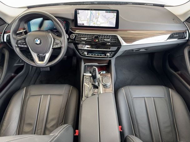 BMW 540i Touring Luxury Line xDrive 245 kW image number 13