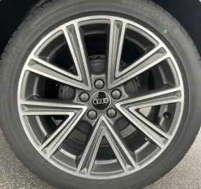 Car image 35
