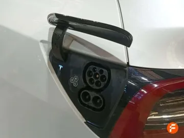 Car image 30