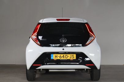 Car image 28