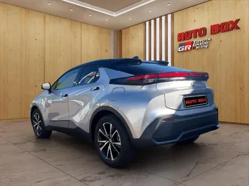 Car image 5