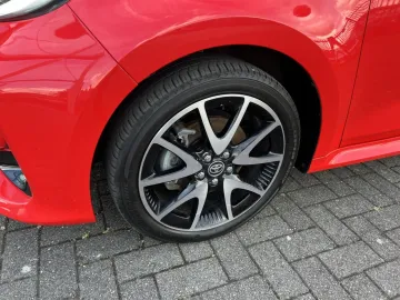 Car image 30