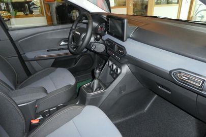 Car image 7