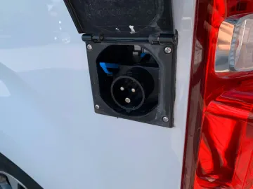Car image 32