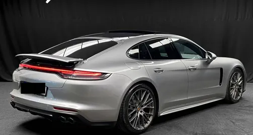 Car image 4