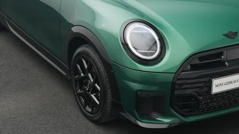 Car image 24