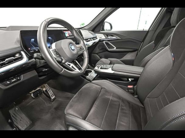 BMW iX1 xDrive30 M Sport 200 kW image number 4