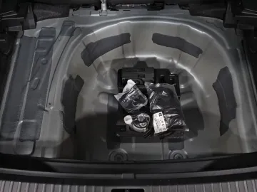 Car image 29