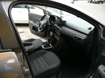 Car image 18