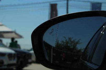 Car image 24