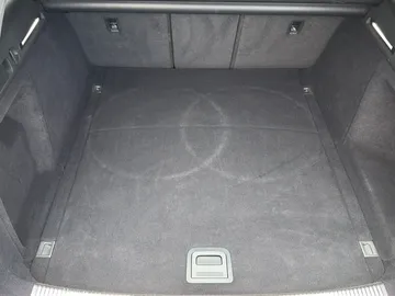 Car image 35