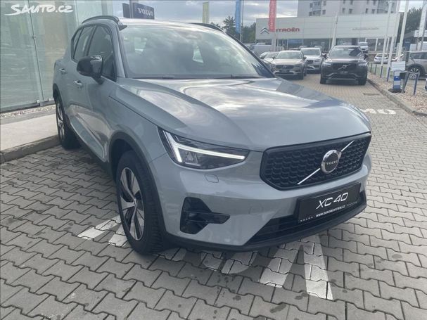 Volvo XC40 B3 Plus Dark 120 kW image number 2