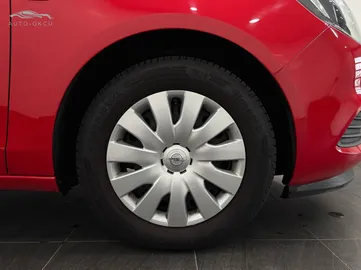 Car image 26
