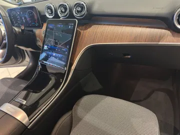Car image 28