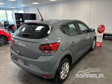 Car image 30