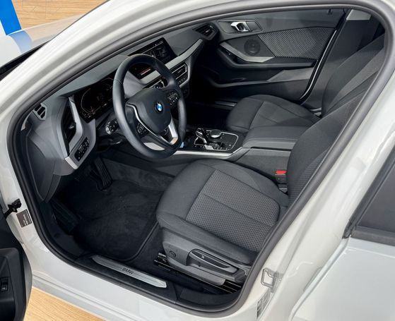 BMW 118i 100 kW image number 9