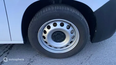 Car image 20