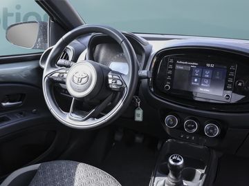 Car image 3