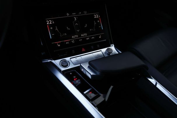 Audi e-tron 55 quattro S-line 300 kW image number 23