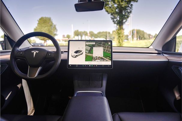 Tesla Model Y Long Range AWD 158 kW image number 4