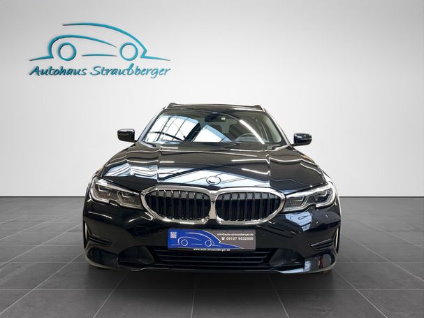 BMW 330e Touring M 215 kW image number 6