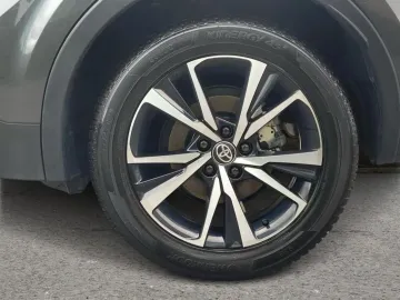Car image 26