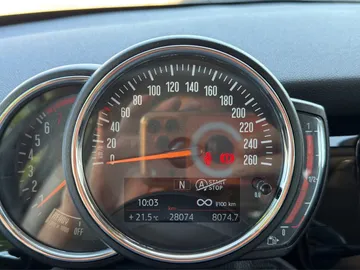 Car image 19