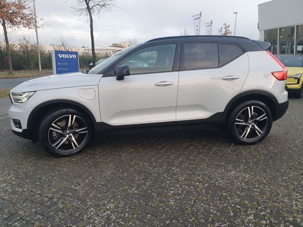 Volvo XC40 R Recharge T4 Design DKG 155 kW image number 4