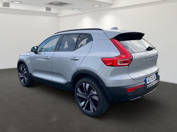 Volvo XC40 T2 Plus Dark 95 kW image number 4