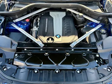 Car image 32