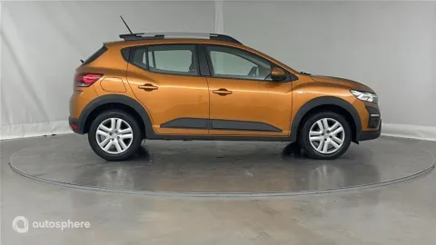 Car image 3