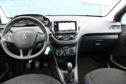 Car image 11