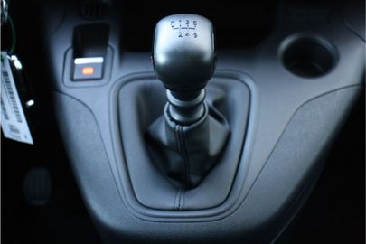 Car image 33