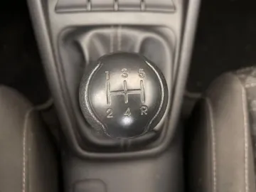 Car image 26
