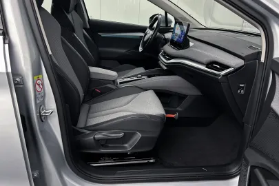 Car image 32