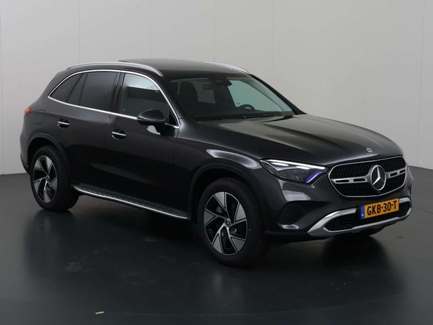 Mercedes-Benz GLC 300 e AMG Line 4Matic 230 kW image number 13