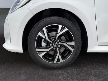 Car image 18