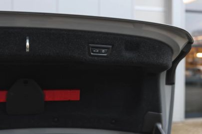 Car image 40