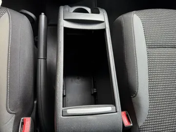 Car image 33