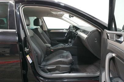 Car image 30