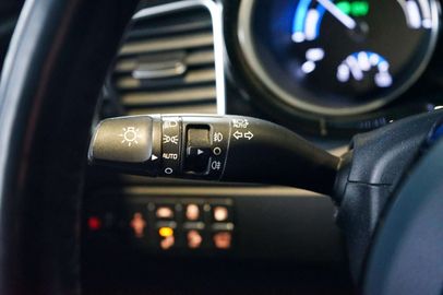 Car image 30