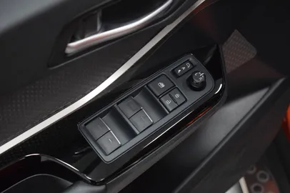Car image 25