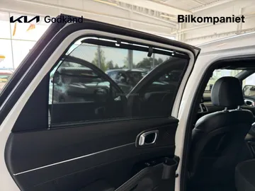 Car image 24