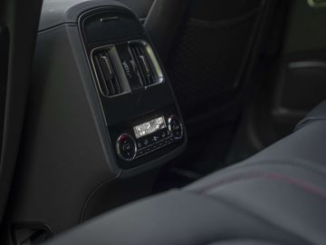 Car image 36