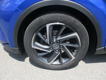 Car image 25