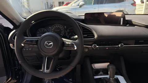 Car image 26
