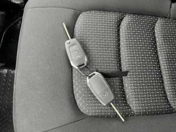 Car image 27