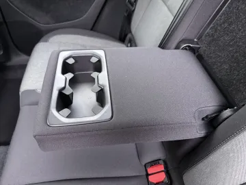 Car image 36