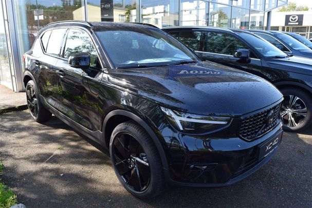 Volvo XC40 B3 Ultra Black Edition 120 kW image number 2