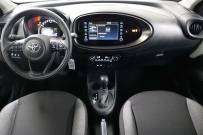 Car image 10